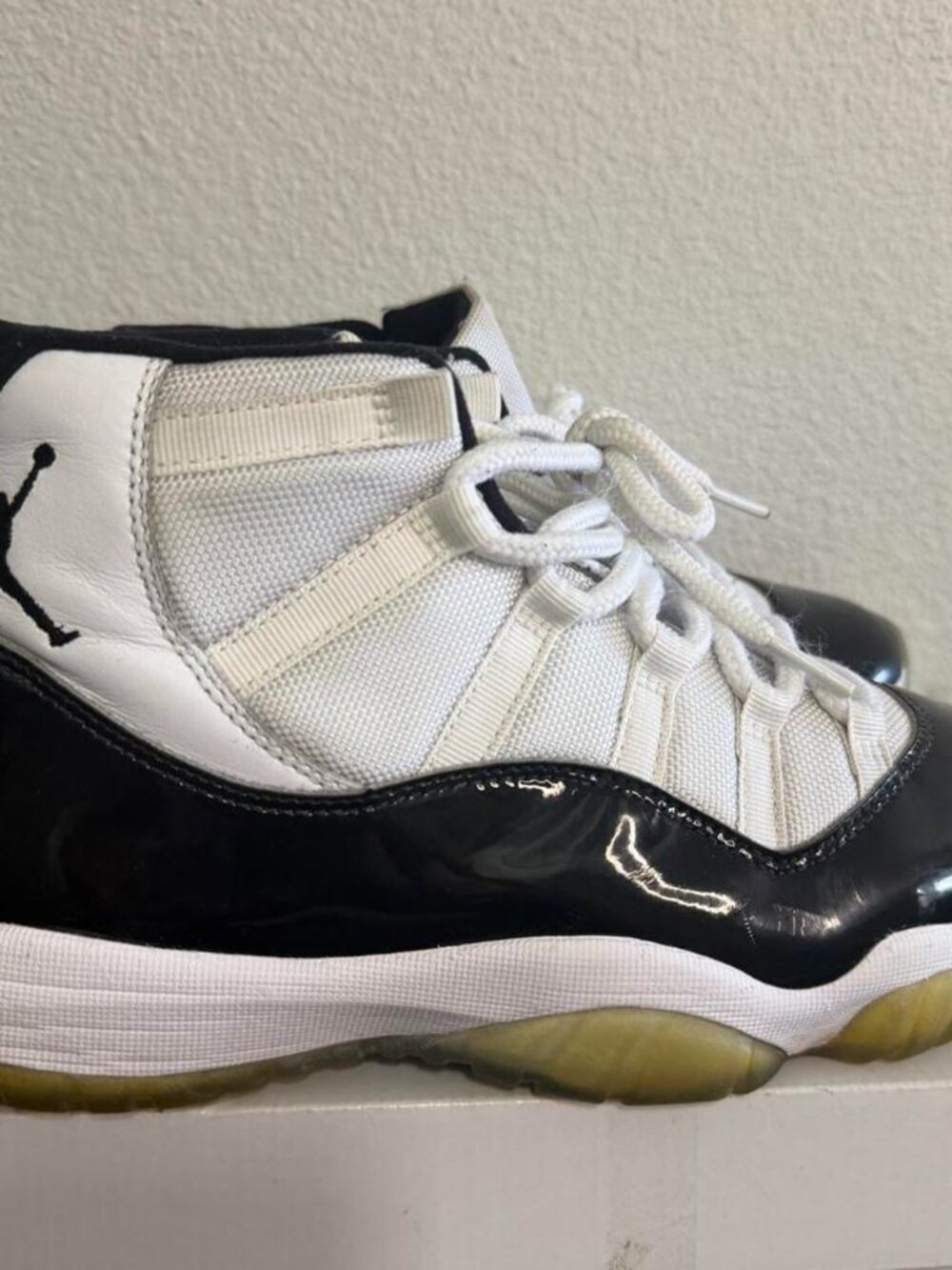 Air Jordan 11 Retro Concord (2018) — Size 9.5